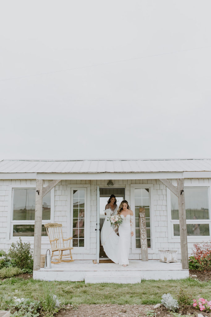 bridal room ideas, white cottage with white elements - perfect for taking bridal photos
