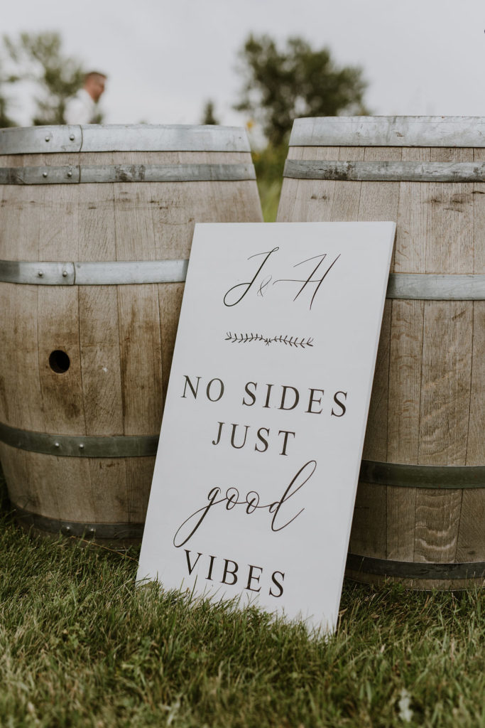 wedding sign "no sides just good vibes"